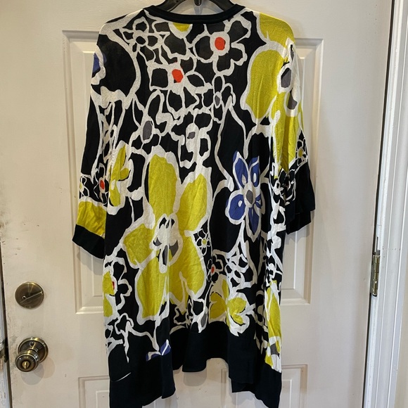 Lane Bryant Shortsleeve Floral Lightweight Cardigan Size 18/20. - Picture 3 of 3